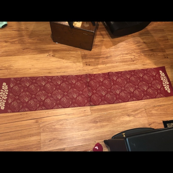 Table runner - Picture 2 of 2